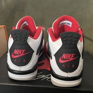 Jordan retro 4